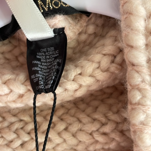 Modena Shawl - Picture 4 of 6